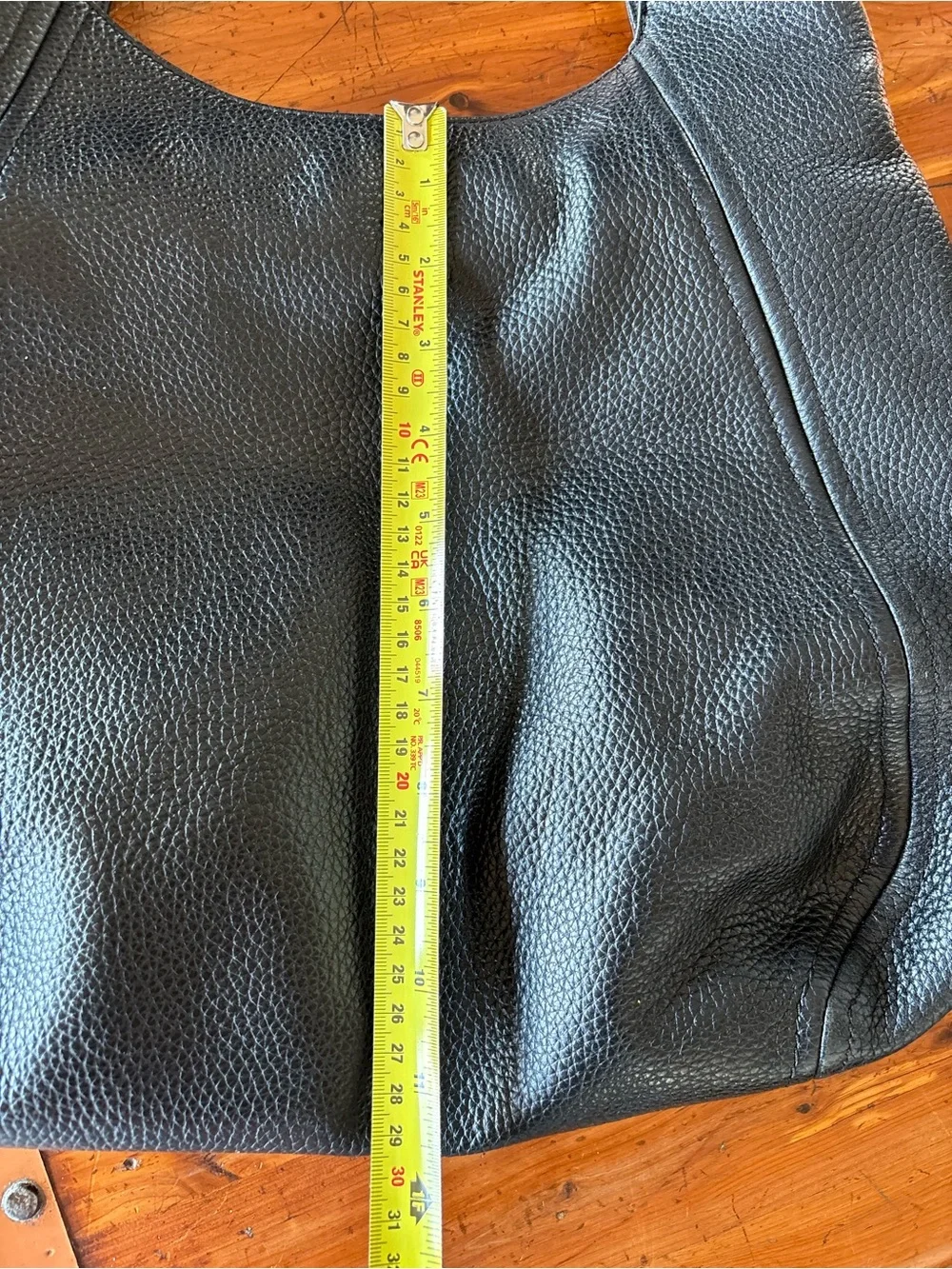 MICHAEL KORS Hobo Shoulder Bag, Pebbled Black Leather, Gold Tone Hardware EUC